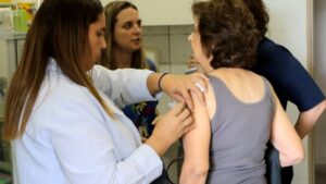 SUS amplia vacina Pneumo 20 para idosos com 85 anos ou mais