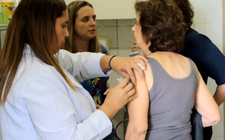 SUS amplia vacina Pneumo 20 para idosos com 85 anos ou mais