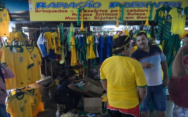Vendas do comércio varejista caem 0,8% em julho após efeito da Copa